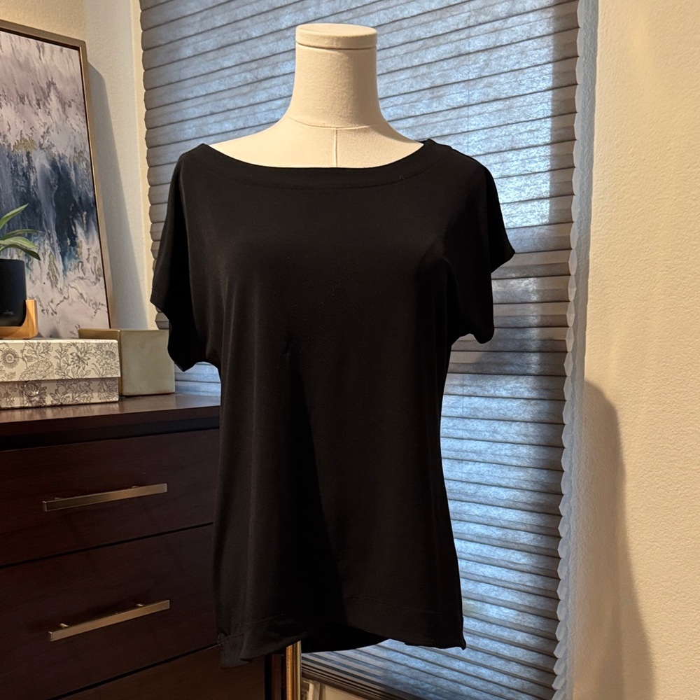 Chico's Black Fluid Short Sleeve HiLow T-Shirt. Size 1/M